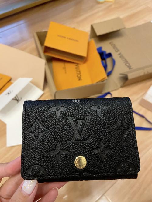 LV名片夹 方寸间的奢华与品味